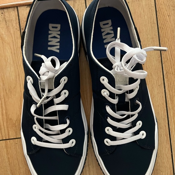 DKNY Colorblock Logo Sneaker - Picture 3 of 6